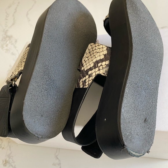 Vince
Marett Snake-Embossed Platform Sandal, Black/White - Picture 4 of 4